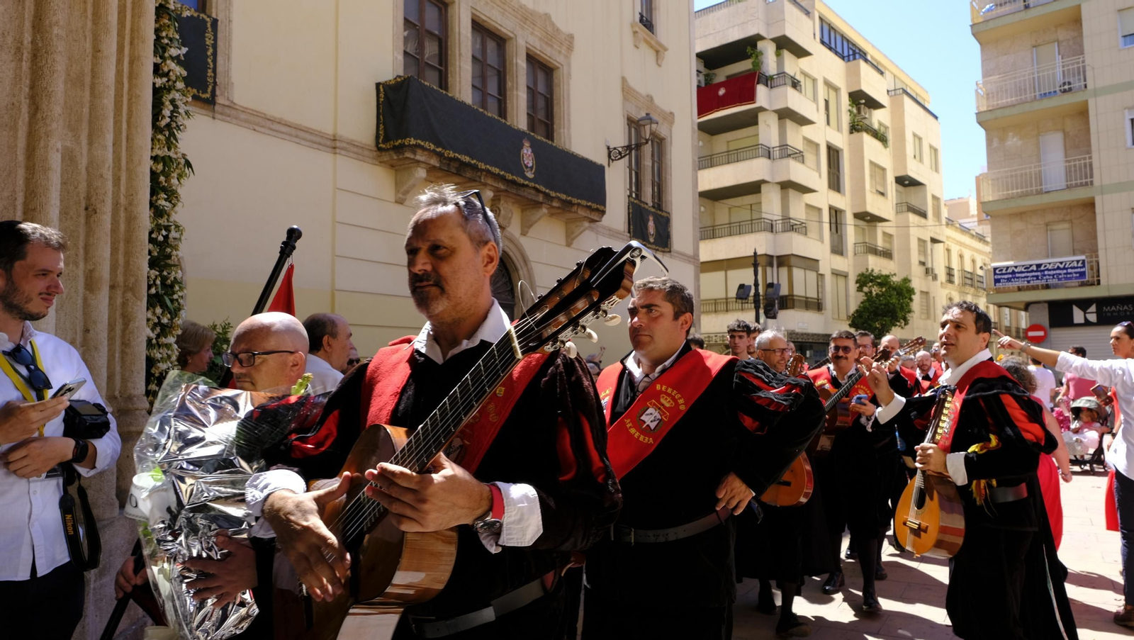 La ofrenda floral a la Virgen del Mar en la Feria de Almería 2025, en imágenes