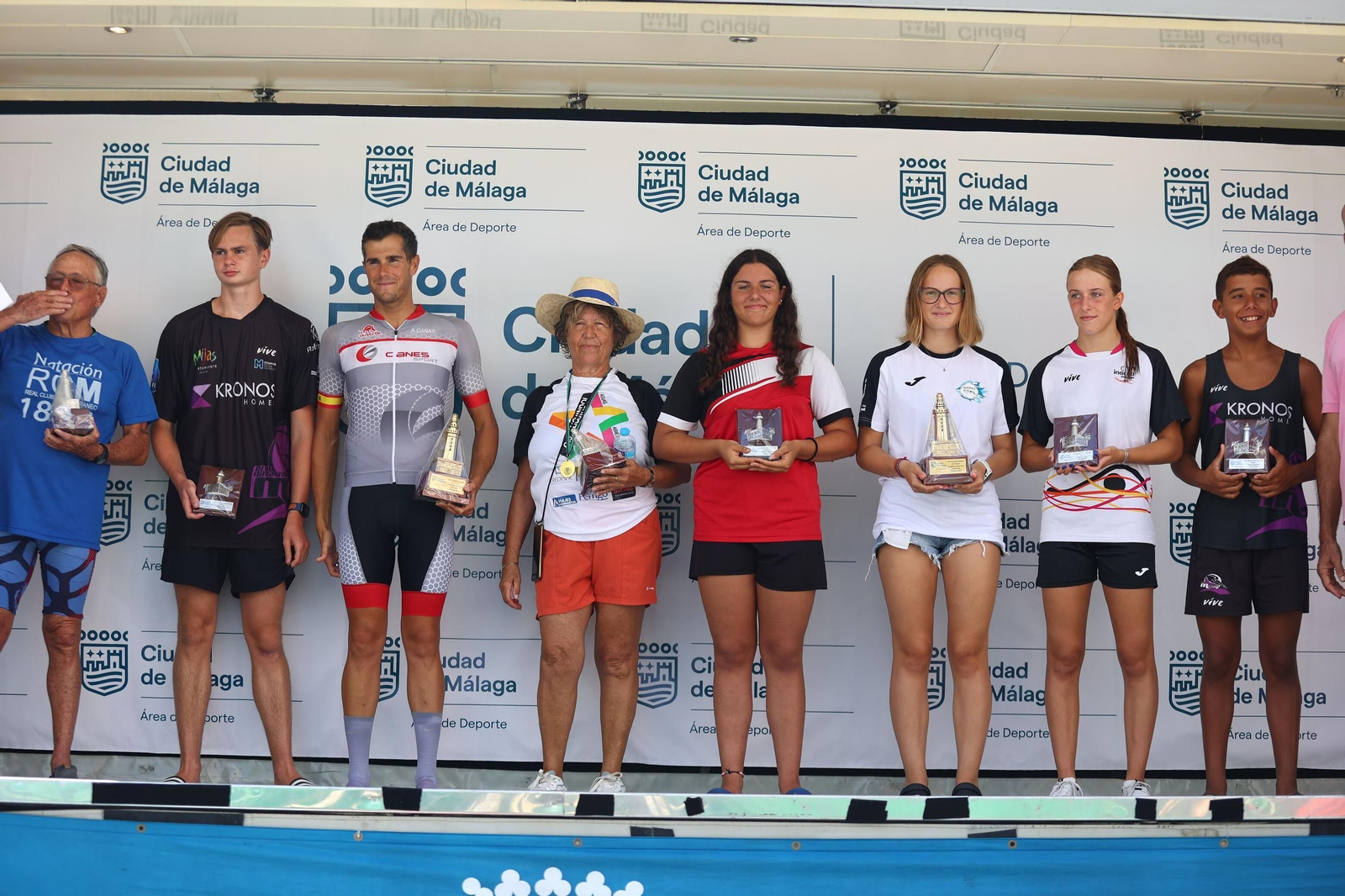 La Travesía a Nado del puerto de Málaga, en fotos