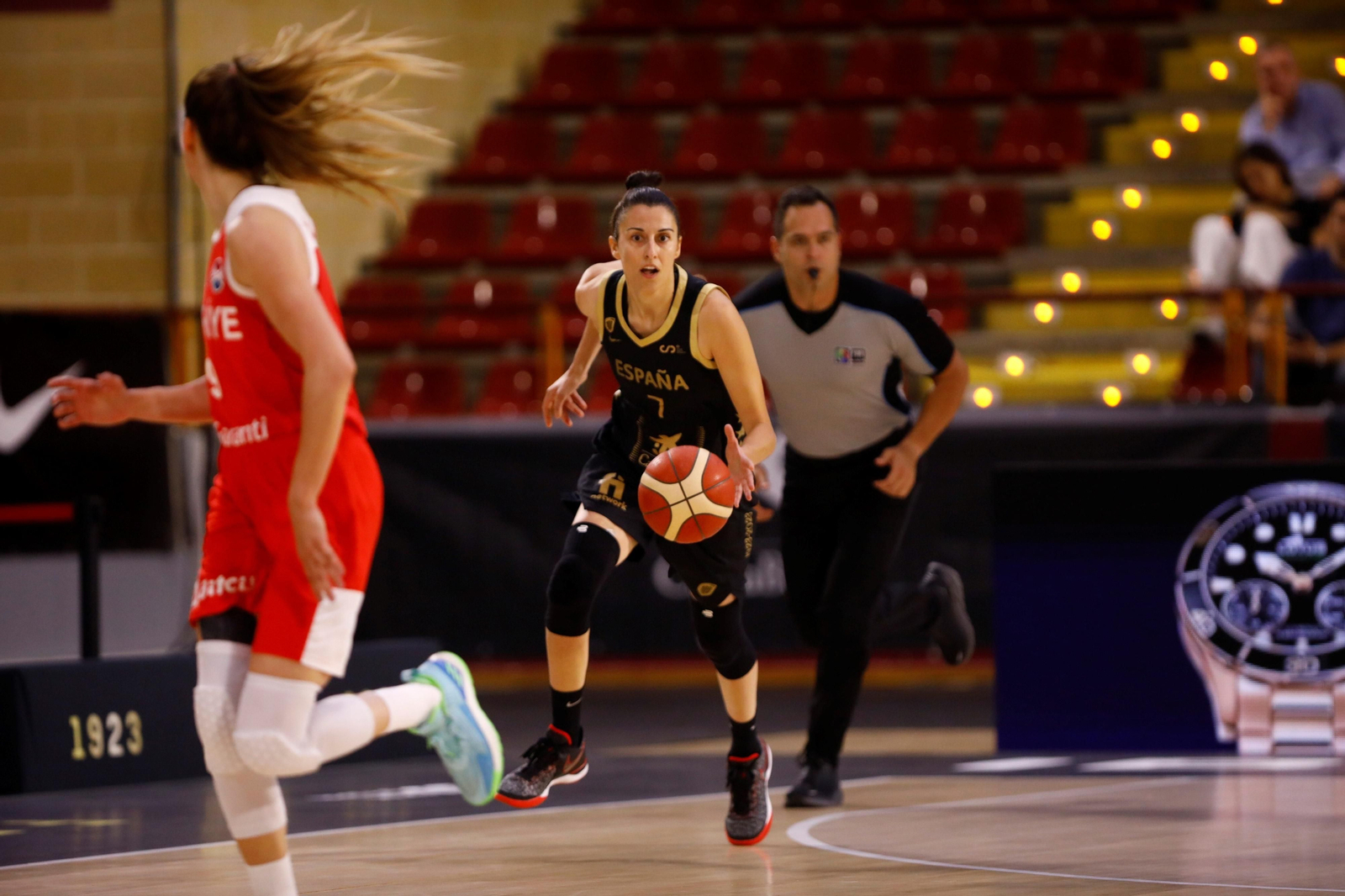 Las mejores fotos del triunfo de la selección española femenina de baloncesto sobre Turquía en Córdoba