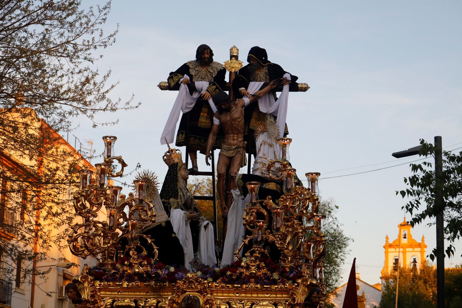 Viernes Santo en Córdoba: la procesión del Descendimiento, en imágenes