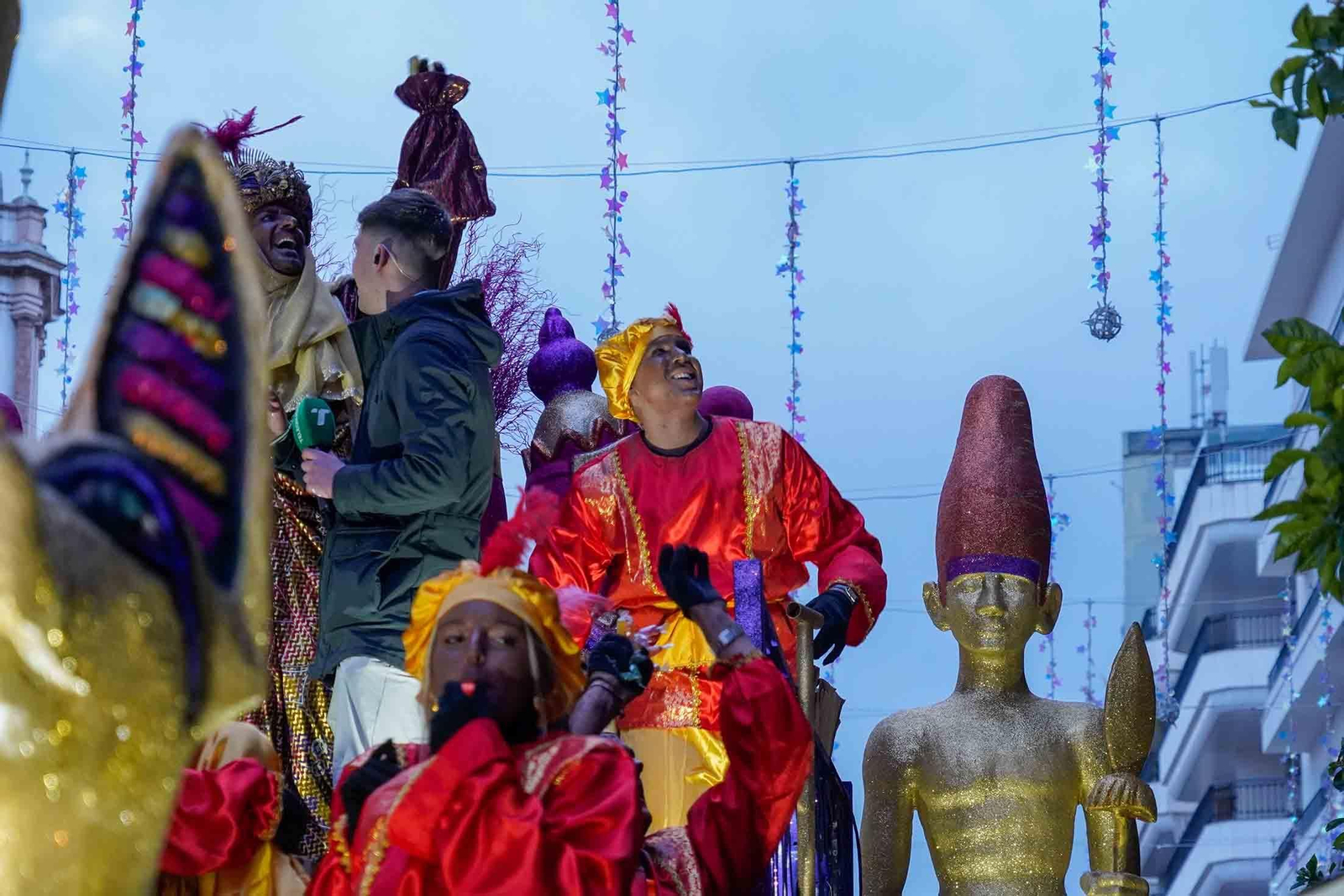 Imágenes de la Cabalgata de los Reyes Magos en Huelva