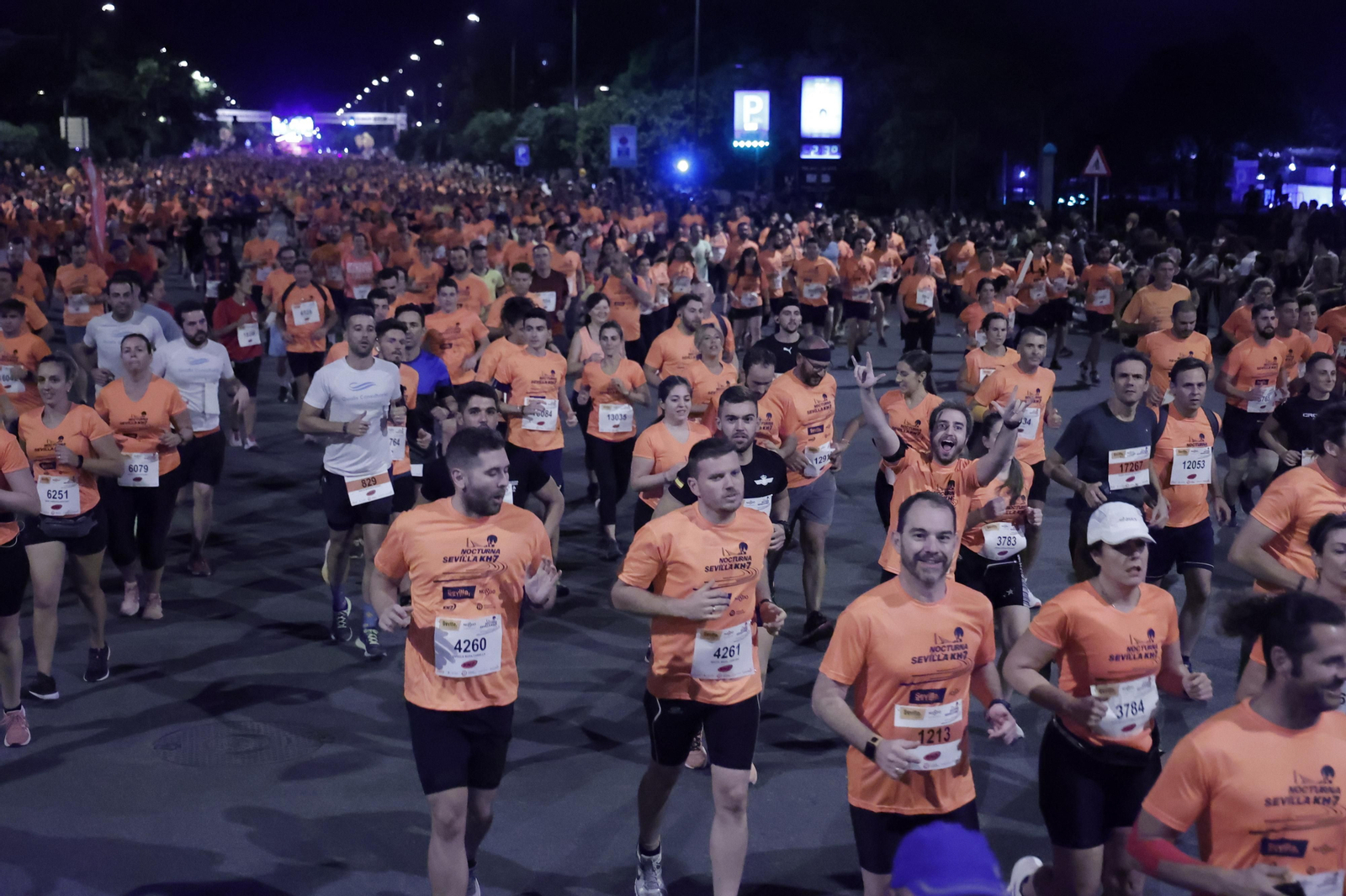Búscate en la Carrera Nocturna de Sevilla (3)