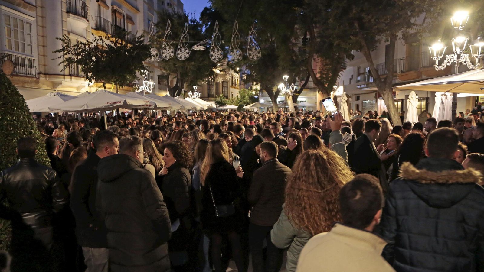 Ambiente en una de las primeras zambombas celebradas este fin de semana en Jerez.