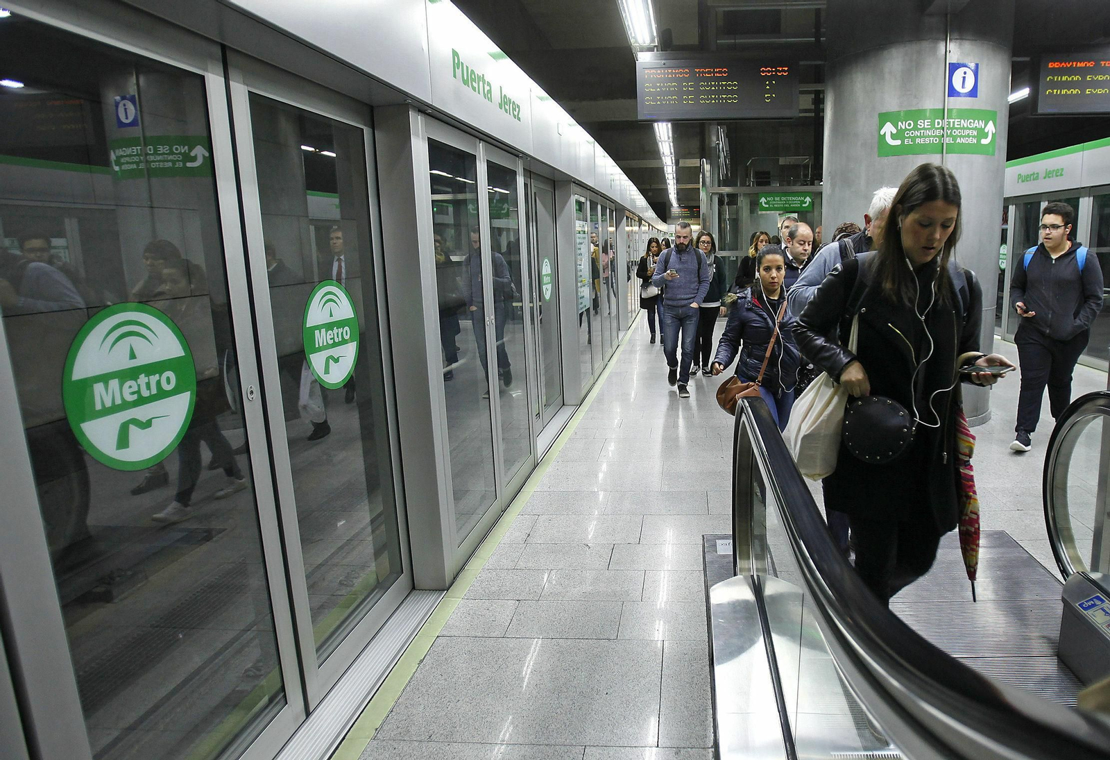 Parada de metro en la Puerta de Jerez.