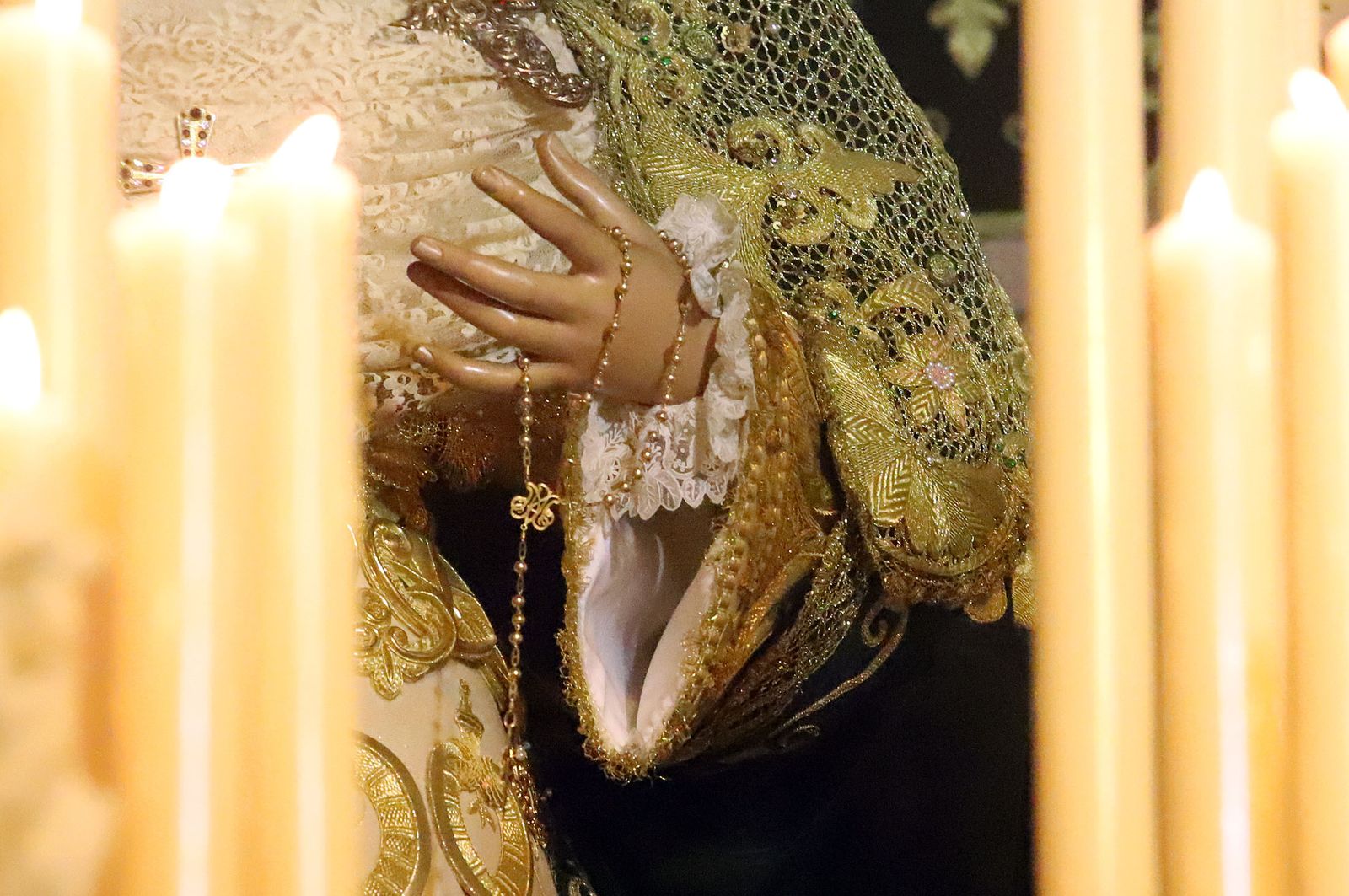 Imágenes de Pasión en su procesión por Huelva