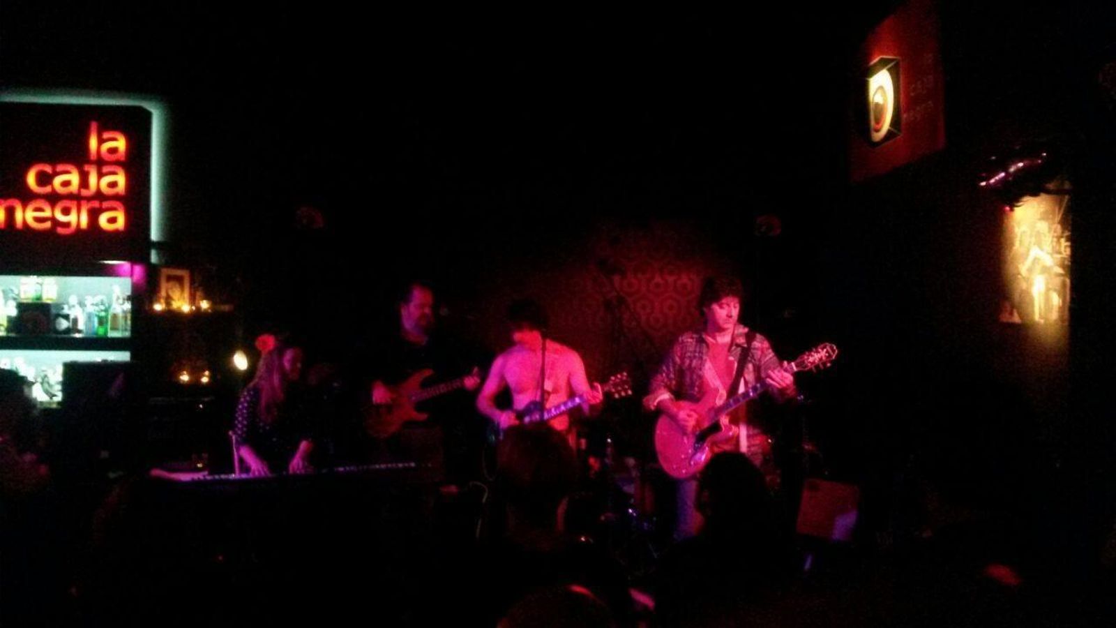 Oscar Fernández León y Los Imputados durante un concierto