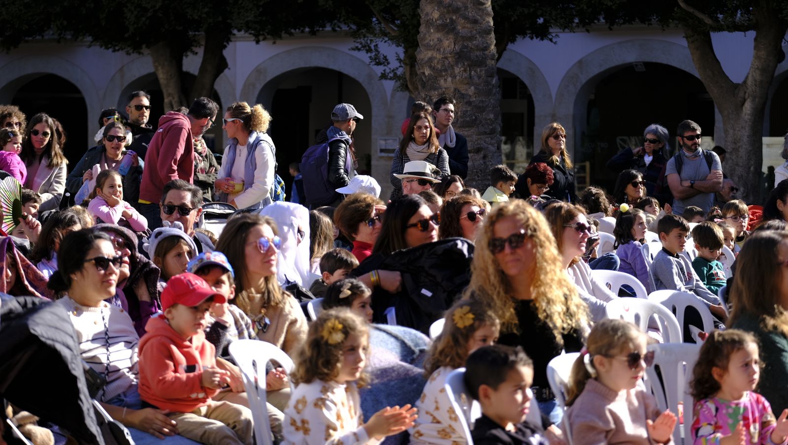 Imágenes del teatro infantil del navidad, en la Plaza Vieja de Almería