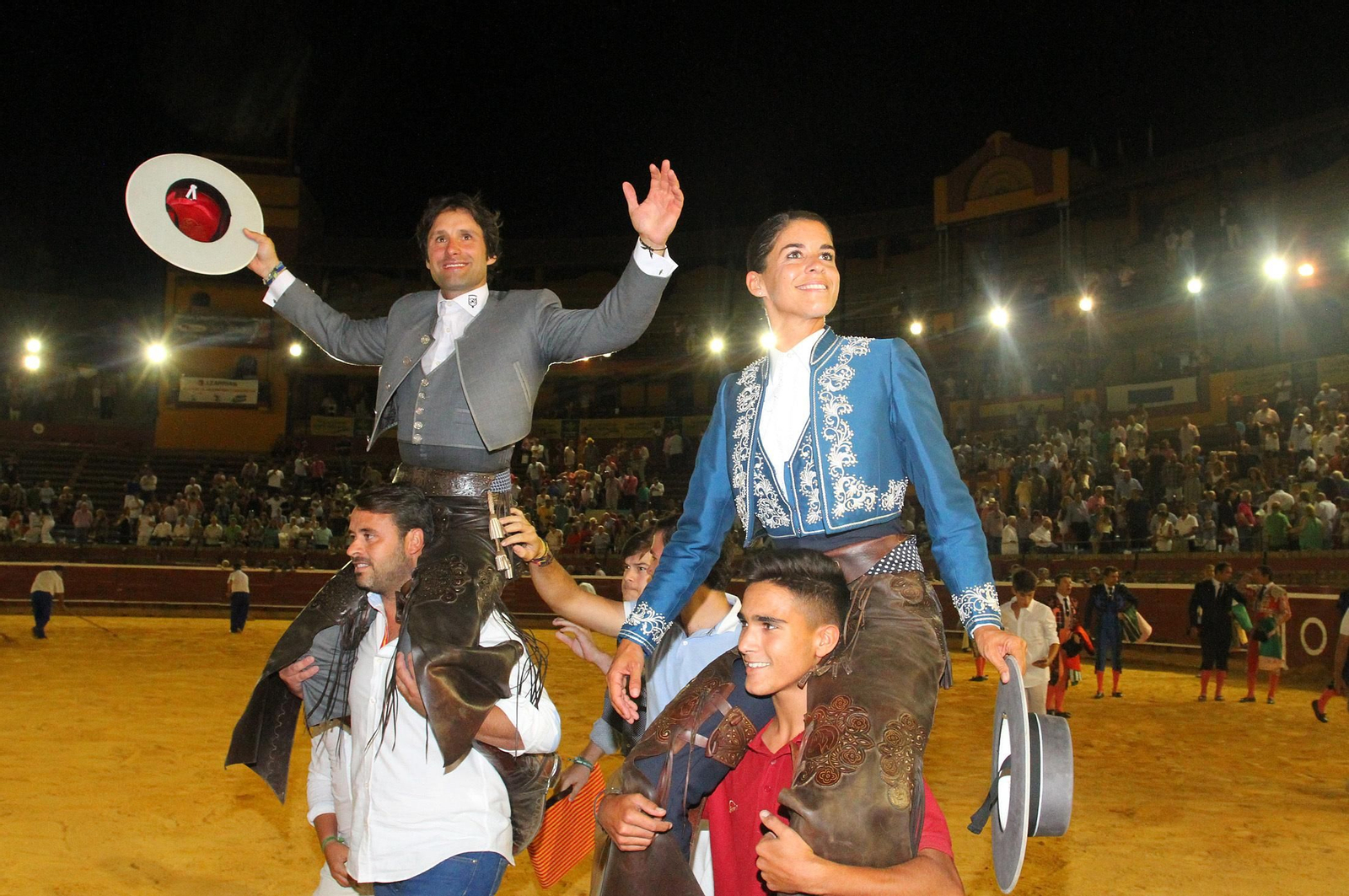 Imágenes de la corrida de rejones de Pablo Hermoso de Mendoza, Andrés Romero y Lea Vicens.