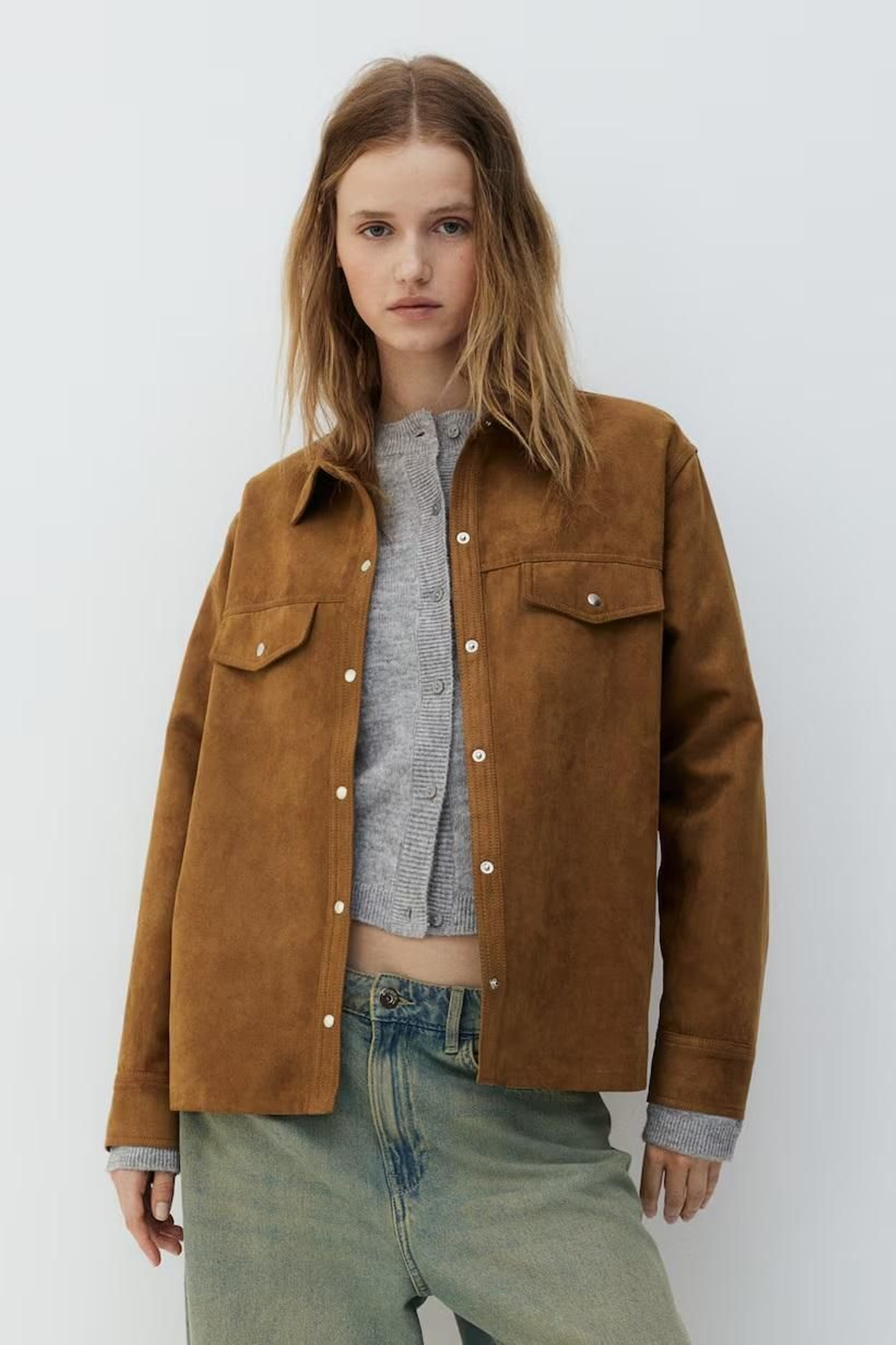 De inspiración vintage, esta es la camisa de H&M más ponible del otoño