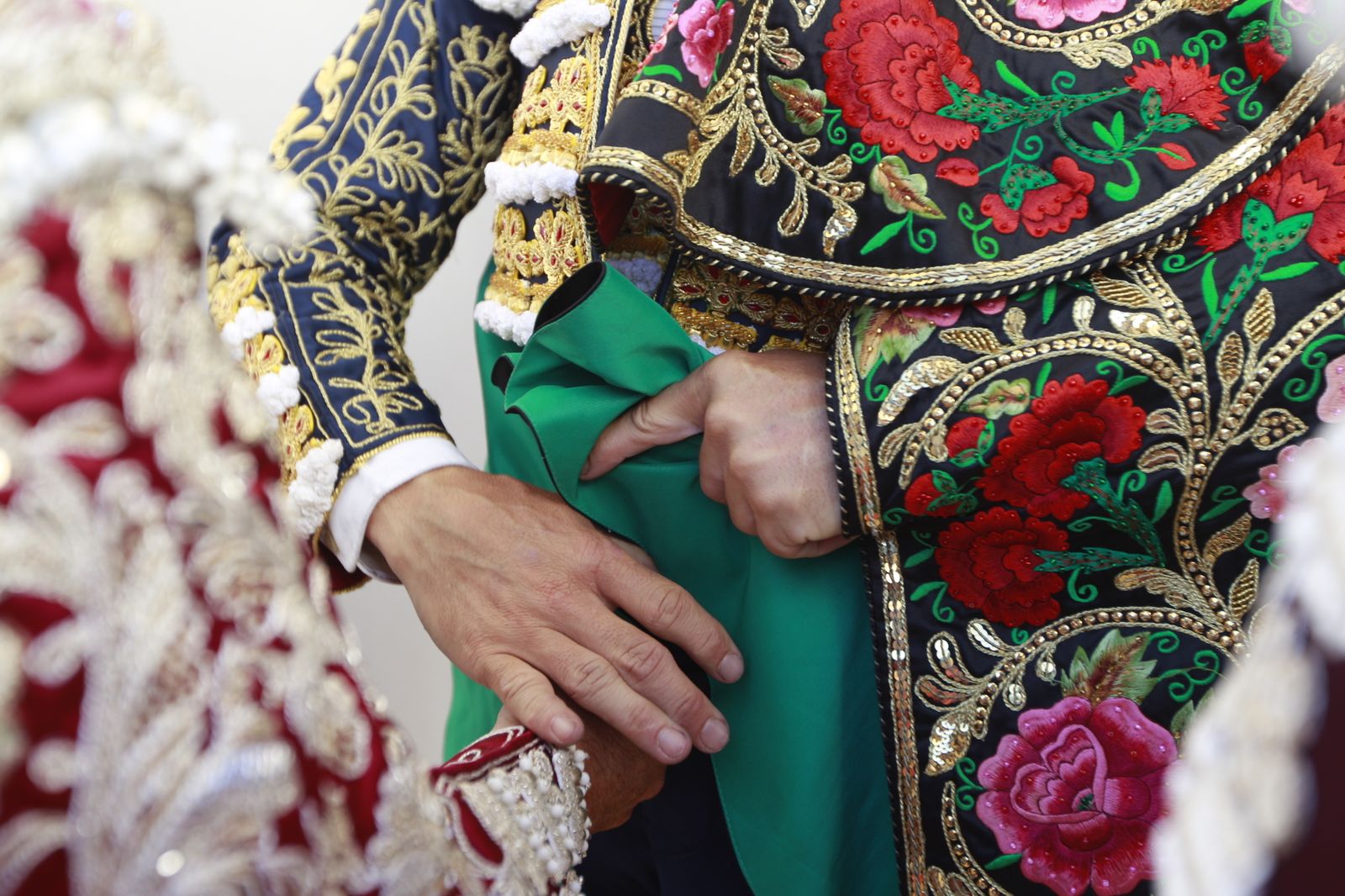 Imágenes del 'ambiente' en la corrida de toros de la Feria de Almería, con los diestros Morante de la Puebla, El Juli y Tomás Rufo