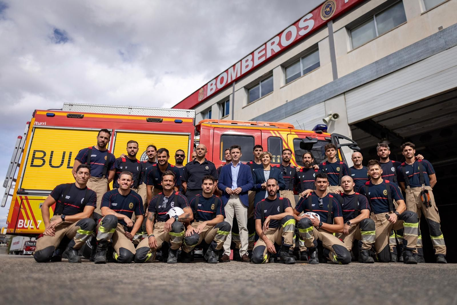 Imagen de la visita a los nuevos efectivos de los Bomberos de Granada