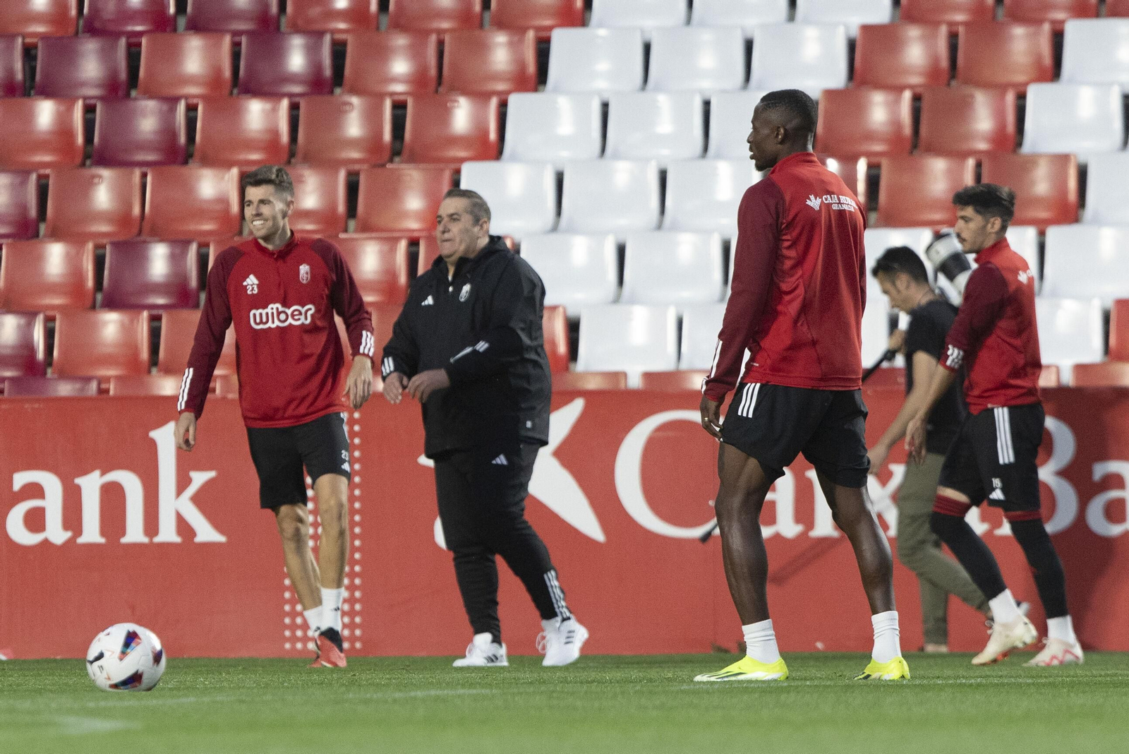 Así fue el primer entrenamiento de José Ramón Sandoval en el Granada CF
