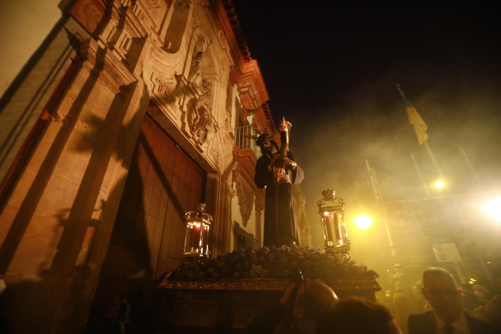 El vía crucis del Señor del Soberano Poder de Córdoba, en imágenes