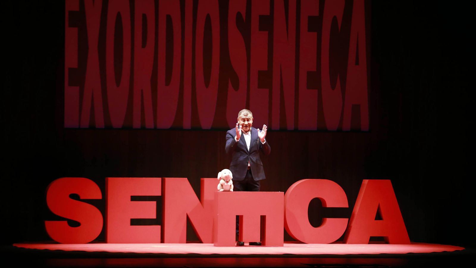 Jorge Javier Vázquez durante la actuación de su espectáculo en Jerez