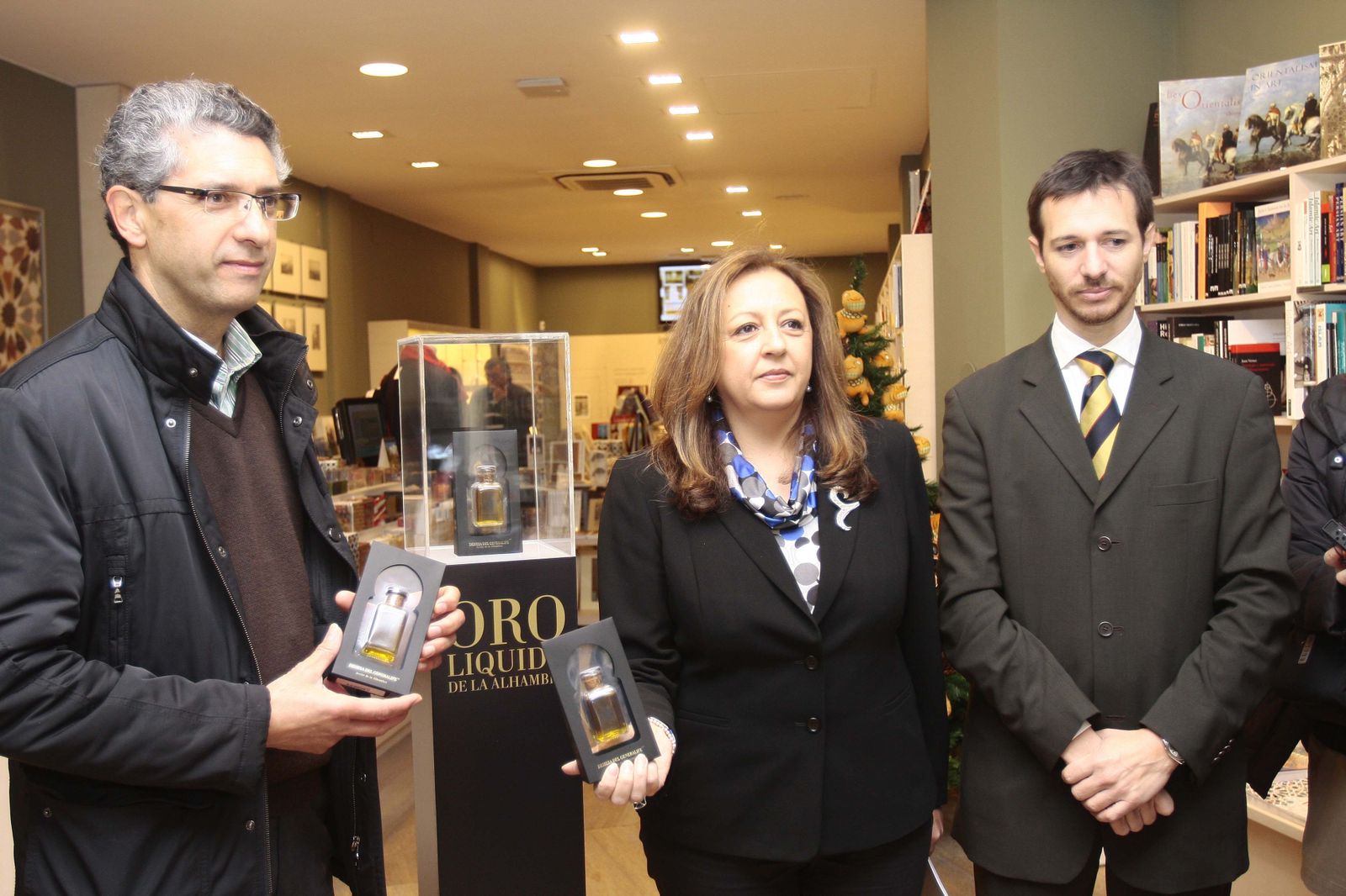 Durante la presentación de los aceites de la Alhambra junto a Villafranca.