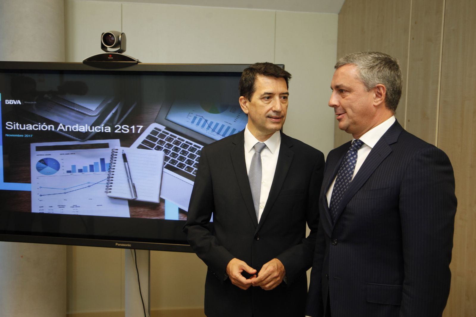 Rafael Domenech, a la izquierda, y José Ballester, en la presentación del estudio, ayer, en Sevilla.