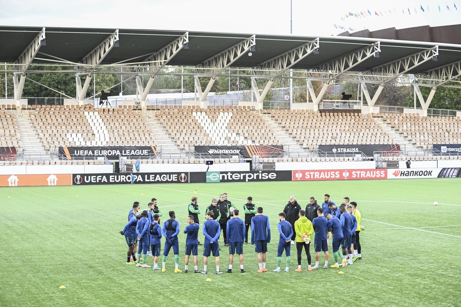 Las imágenes del viaje a Helsinki del Betis