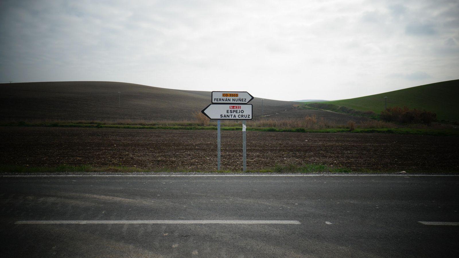Señalización viaria en la carretera CO-3203.