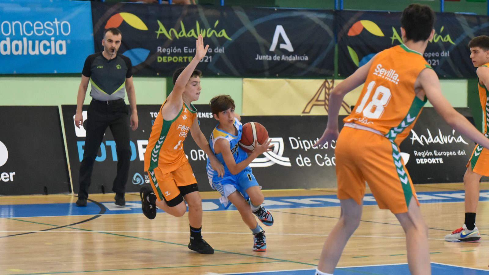 Las fotos de los cuartos de final del Cadeba infantil de La Línea