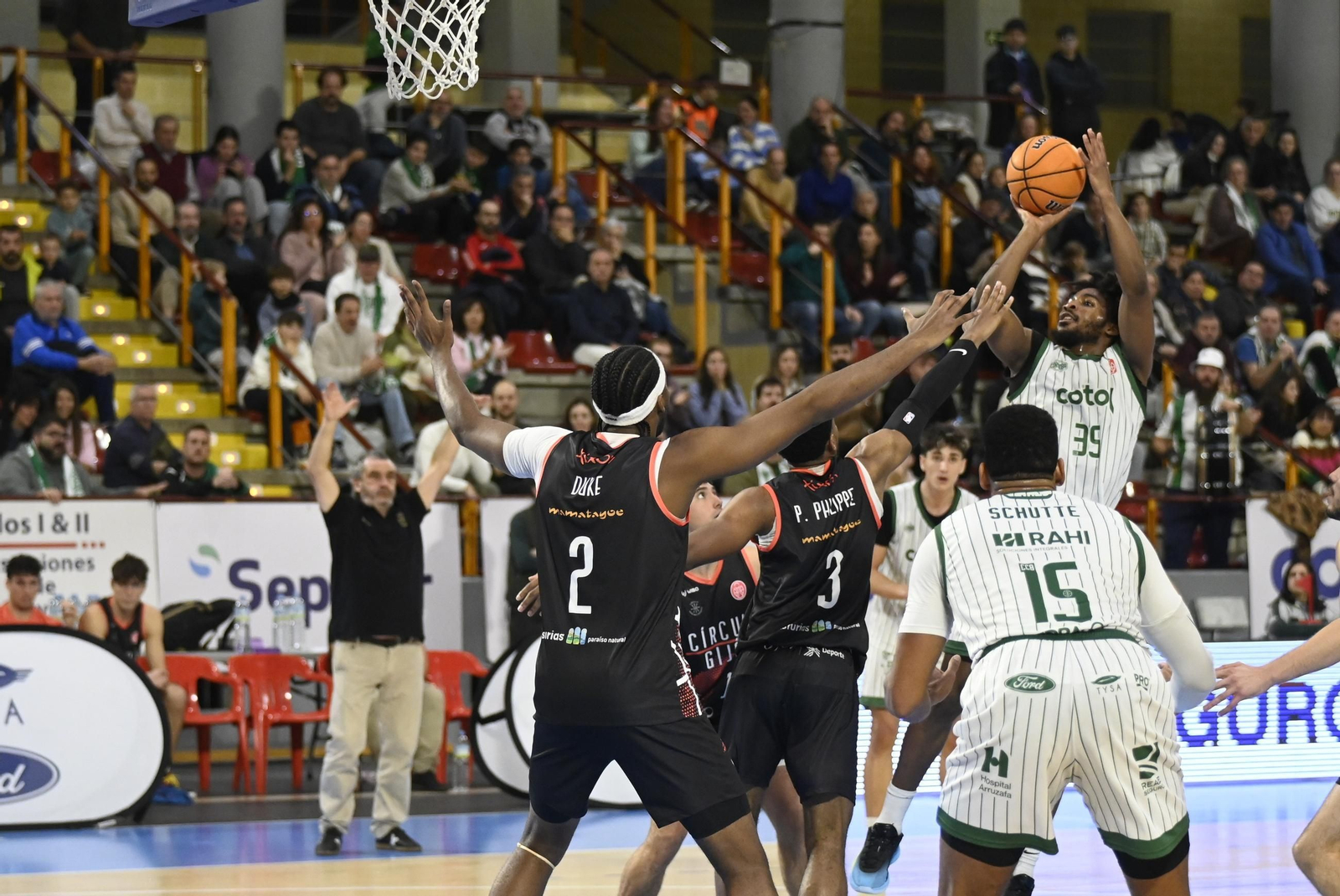 Las mejores fotos del ambiente en Vista Alegre para el Coto Córdoba - Círculo Gijón