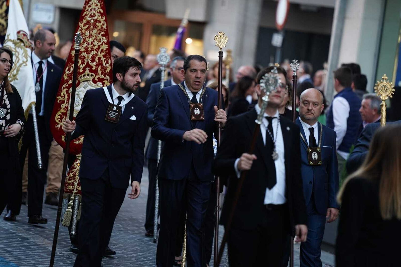 Viernes Santo en Lucena: Emoción ante el paso del Santo Entierro
