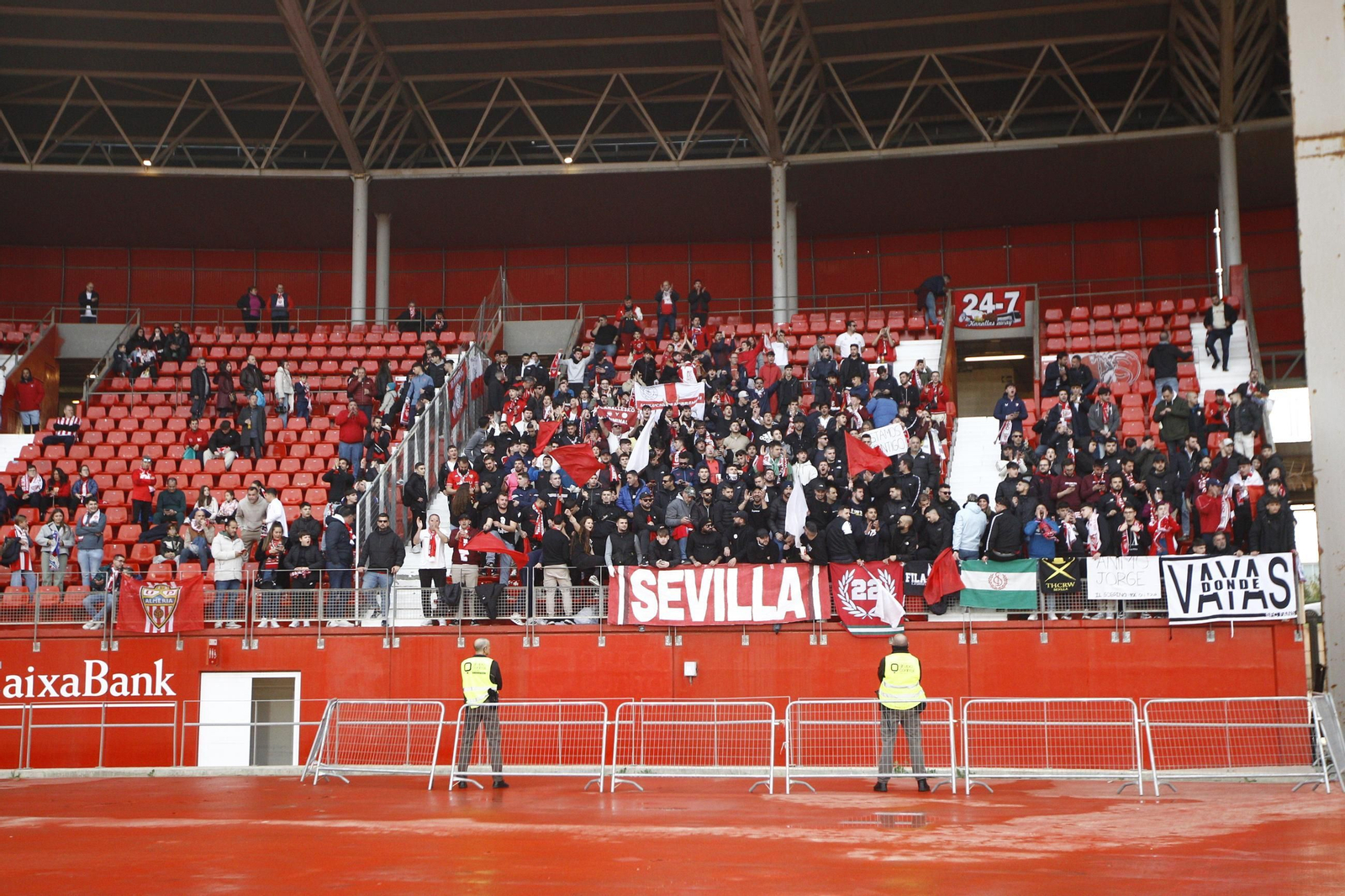 Búscate en la arrolladora victoria del Almería ante el Sevilla en la Copa del Rey, en imágenes