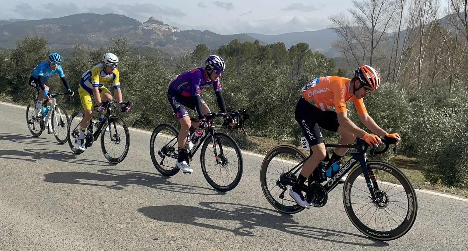 Varios ciclistas, durante una etapa del año pasado de la Ruta del Sol.