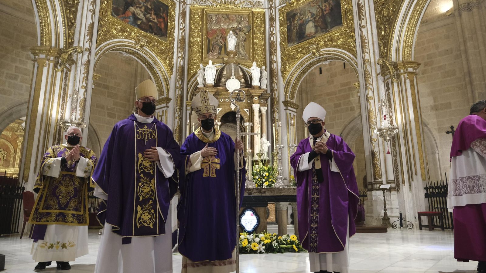 Antonio Gómez Cantero y Adolfo González Montes junto al Arzobispo Francisco Javier Martínez
