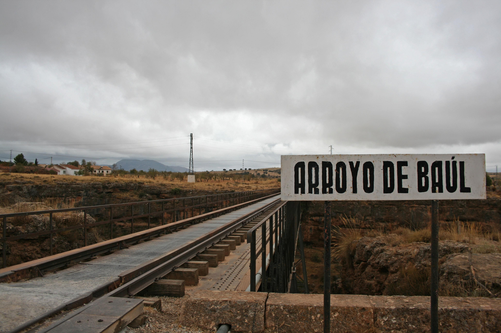 Fotos: el patrimonio ferroviario abandonado de la línea de tren Guadix-Baza-Lorca