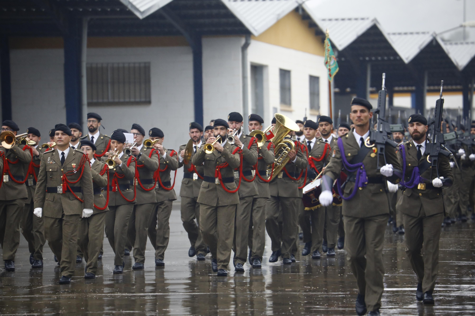 El desfile militar de la Brigada de Córdoba por la festividad de la Inmaculada, en imágenes El desfile militar de la Brigada de Córdoba por la festividad de la Inmaculada, en imágenes