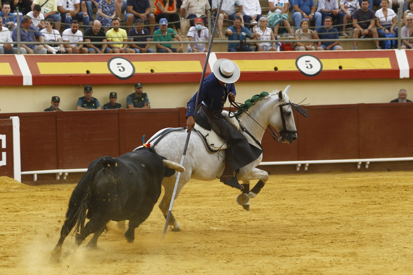 Imágenes de la corrida de rejones en la Feria taurina de Vera 2022