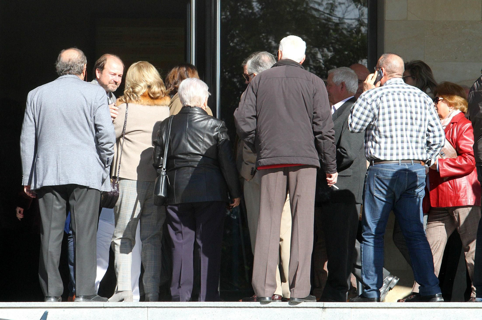 Condolencias a la familia García Palacios durante la mañana en el tanatorio, en imágenes