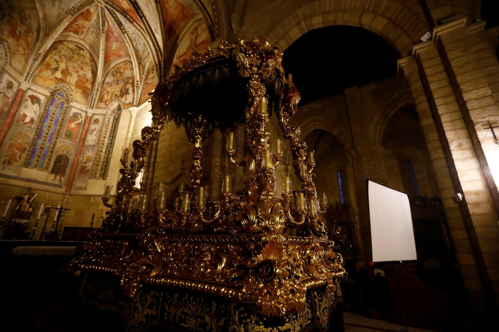 Las mejores fotos de la restauración del paso de la Virgen de las Tristezas de Córdoba