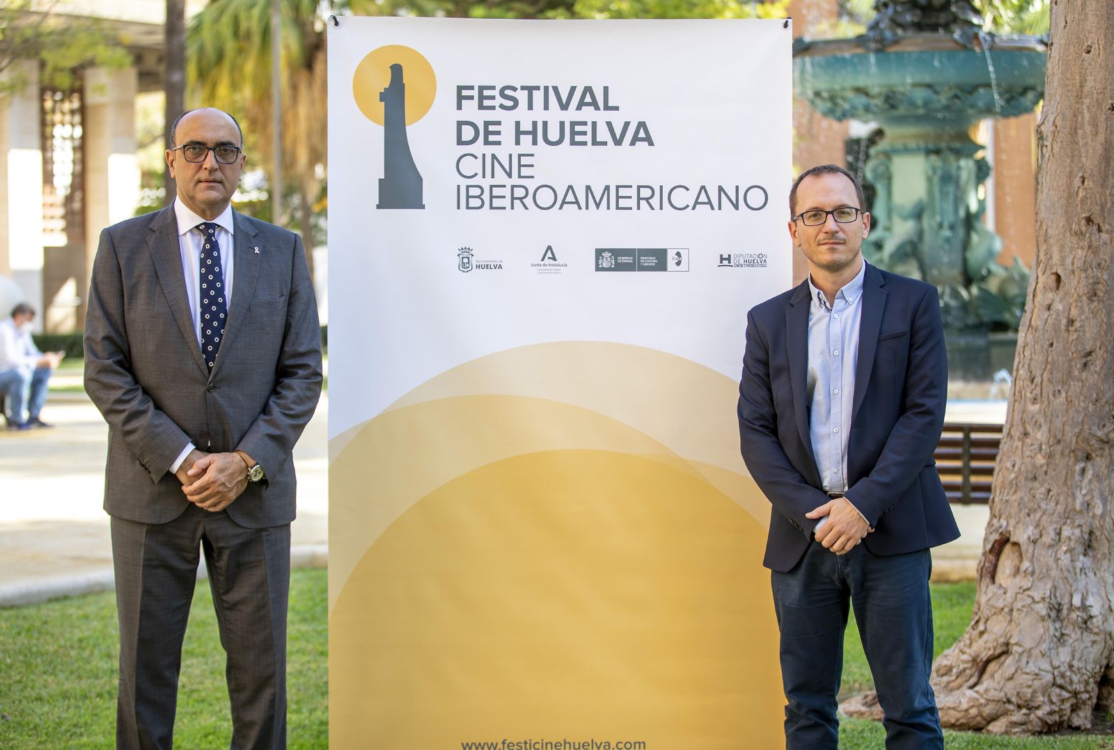 Los directores de El Corte Inglés en Huelva y del festival, Manuel Vargas y Manuel H. Martín.