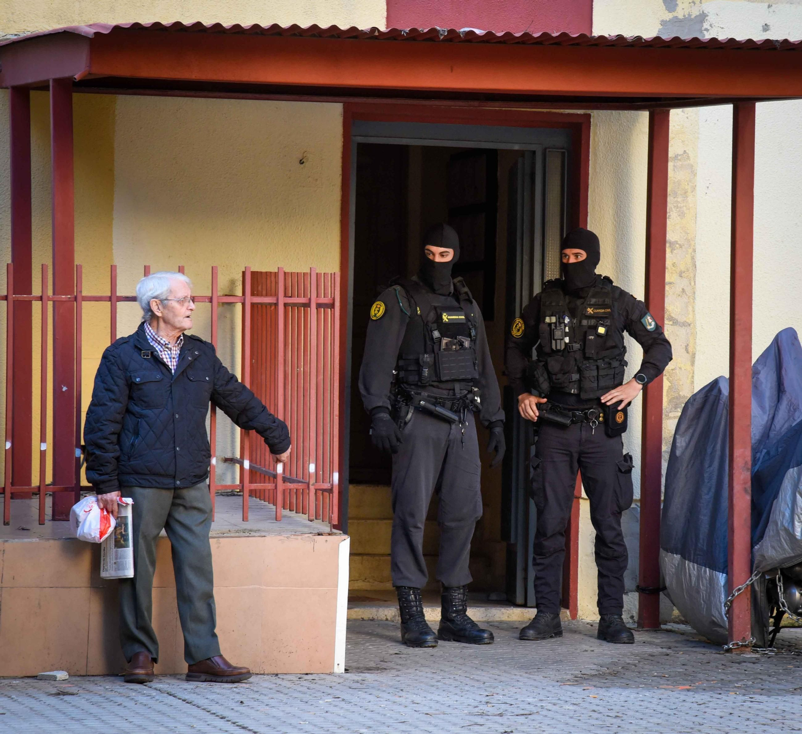 Las imágenes de la operación policial en las Tres Mil Viviendas