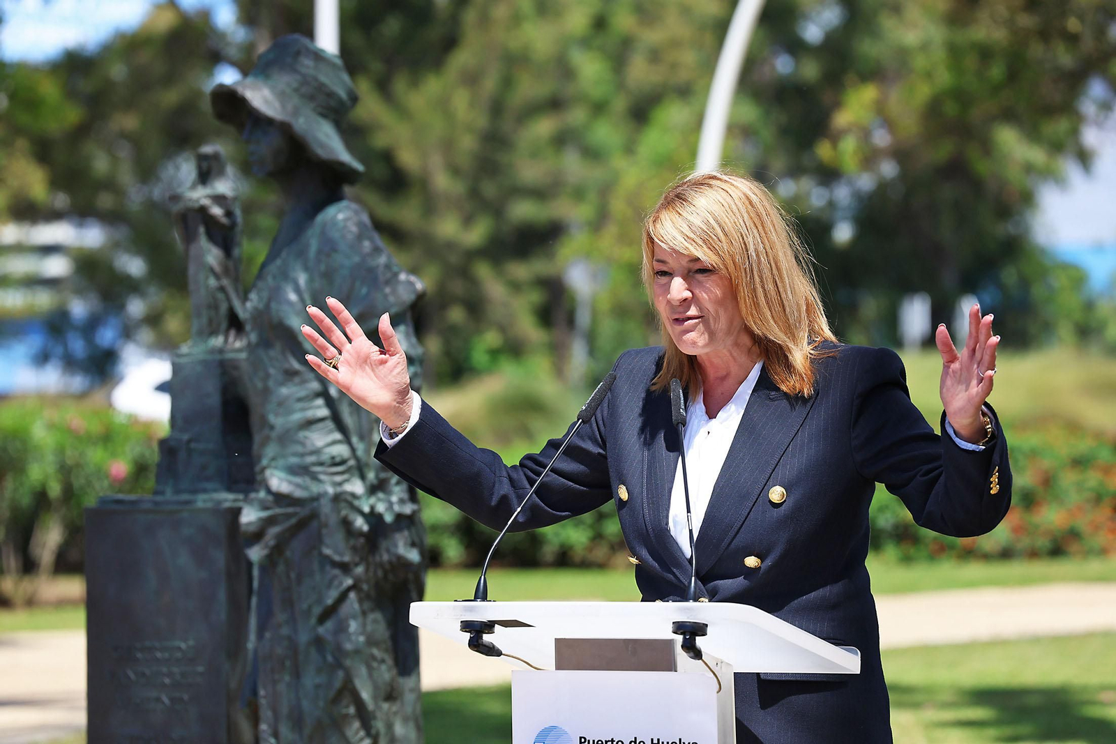 Las imágenes de la inauguración de la escultura a Miss Whitney