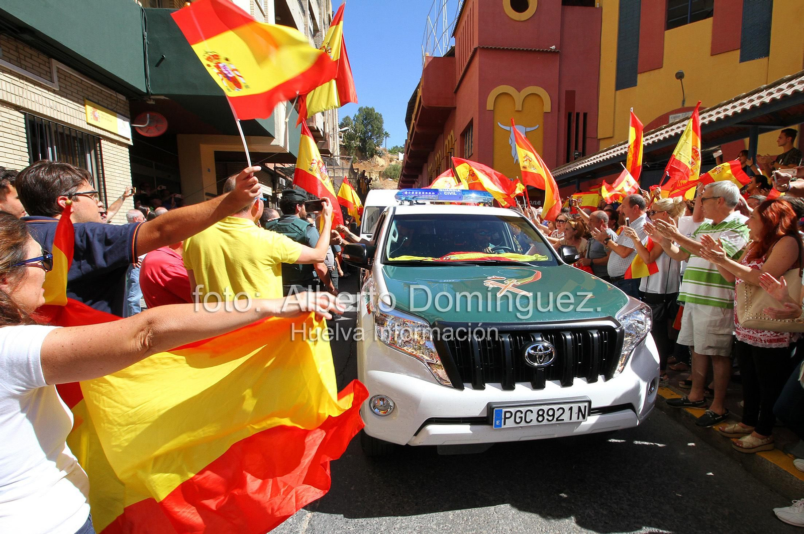 Imágenes de la expedición de Guardias Civiles de Huelva rumbo a Cataluña.