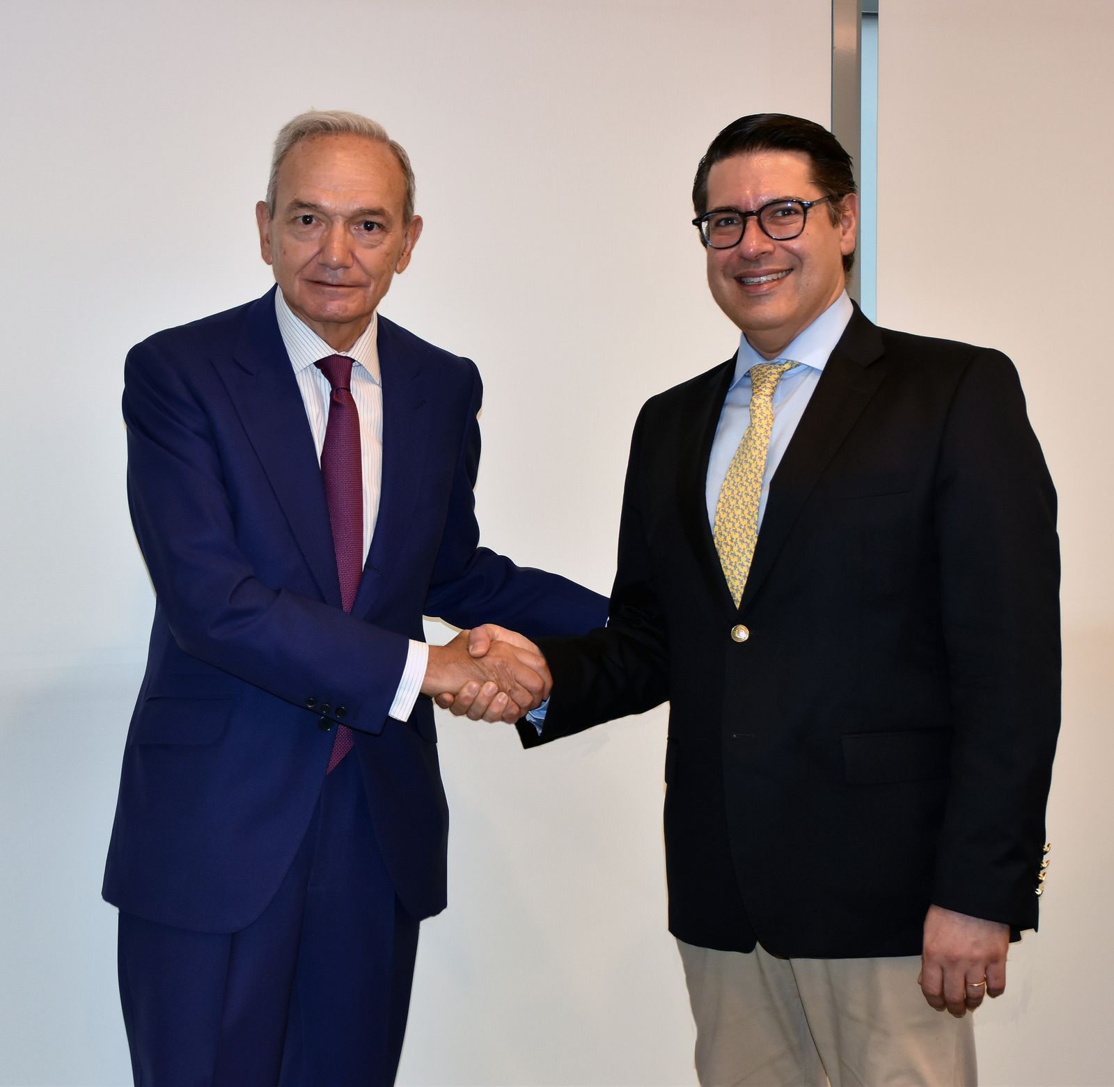 Firma por parte del presidente de BCC-Grupo Cajamar y del vicepresidente del Banco Europeo de Inversiones.