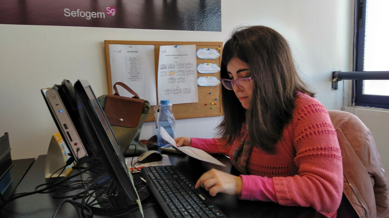 Aurora en puesto de trabajo.