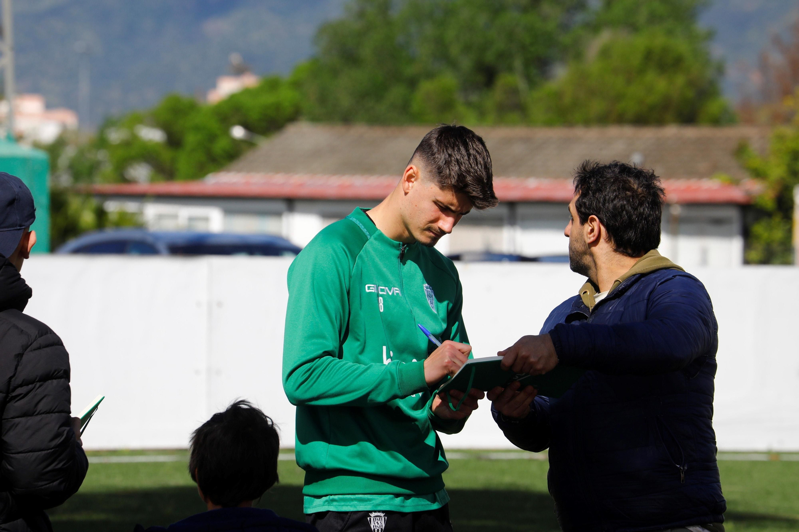Las mejores fotos de un entrenamiento del Córdoba CF con notable presencia de su afición