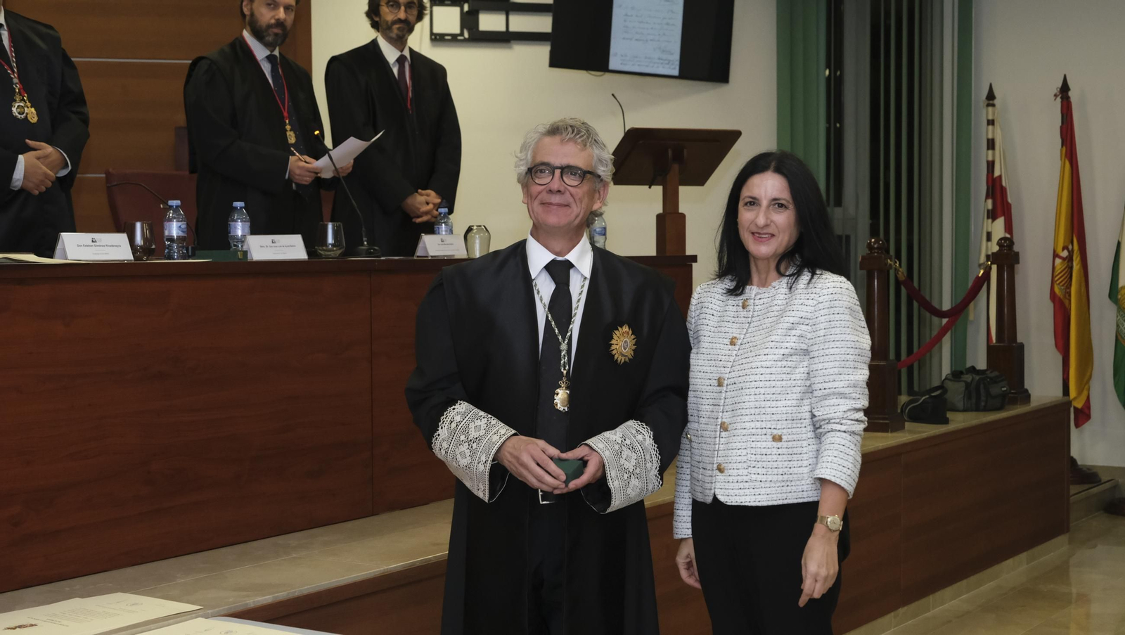 Entrega de insignias de 25 años de colegiado en el Colegio de Abogados de Almería, en imágenes