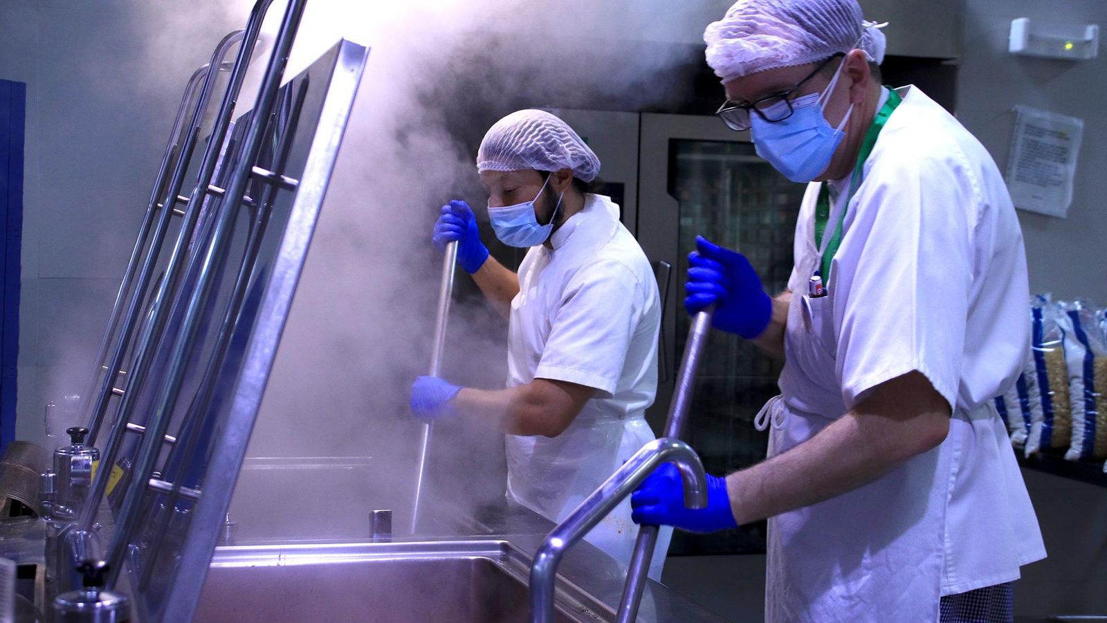 Los pacientes ingresados en el Área Hospitalaria Virgen Macarena recibirán un menú especial las fechas señaladas de la Navidad