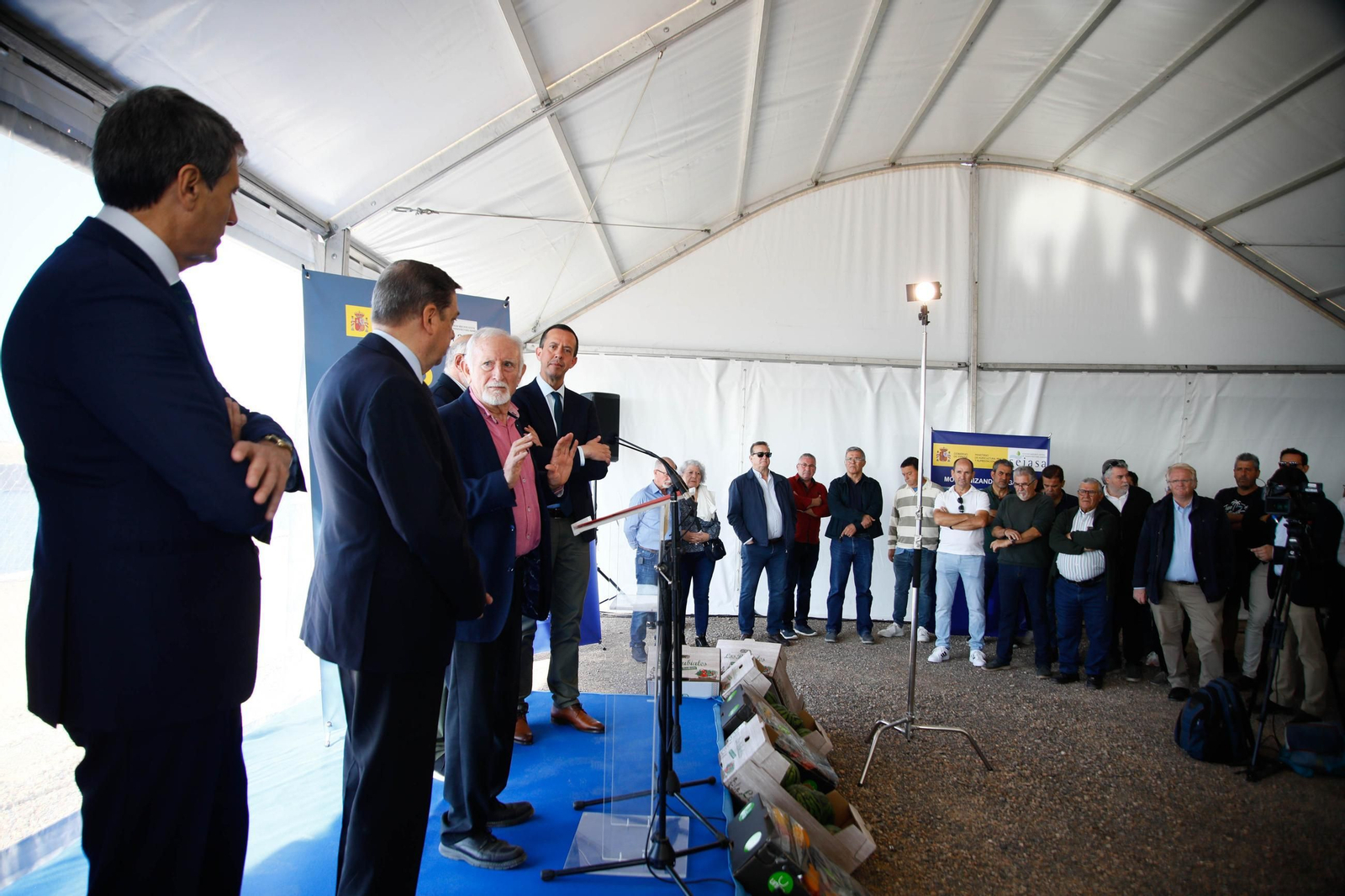El ministro de Agricultura, Pesca y Alimentación, Luis Planas visita una de las balsas de la CUNC, en imágenes