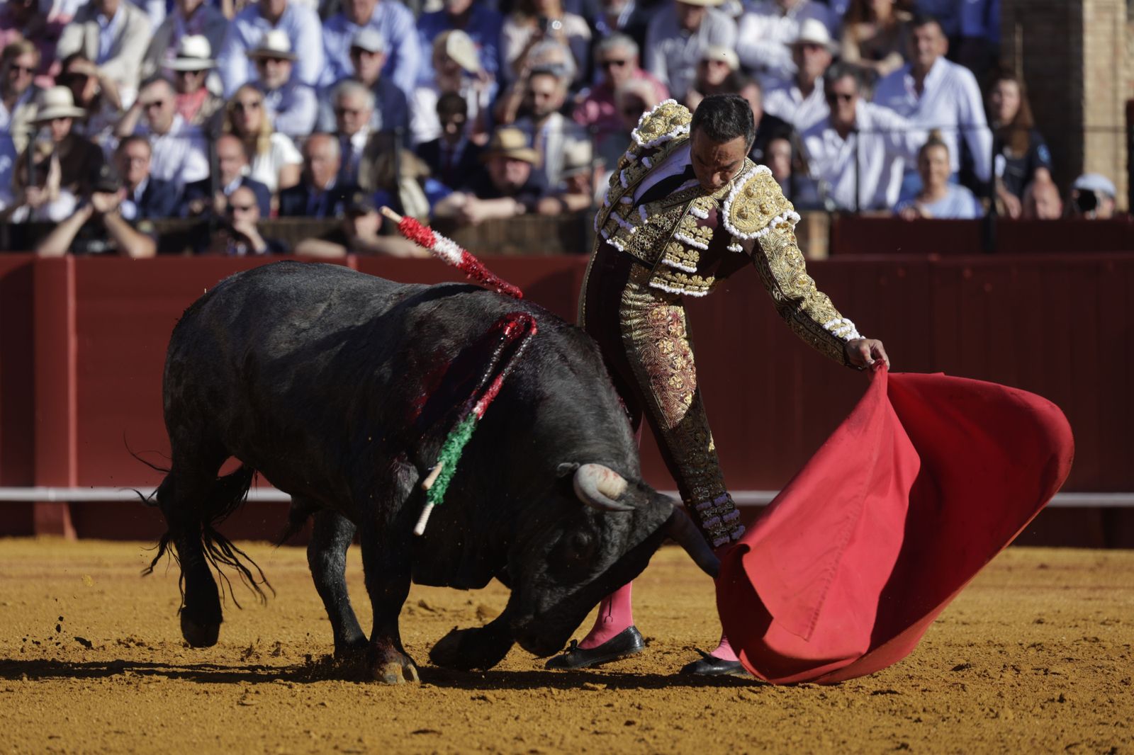 Las imágenes de la corrida de los Victorinos en la Maestranza de Sevilla