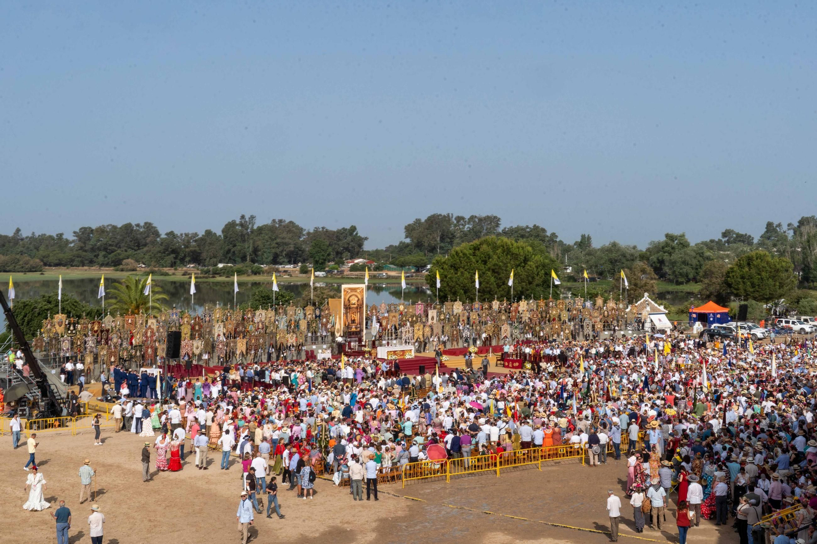 El Rocío 2025: La Misa Pontifical en imágenes