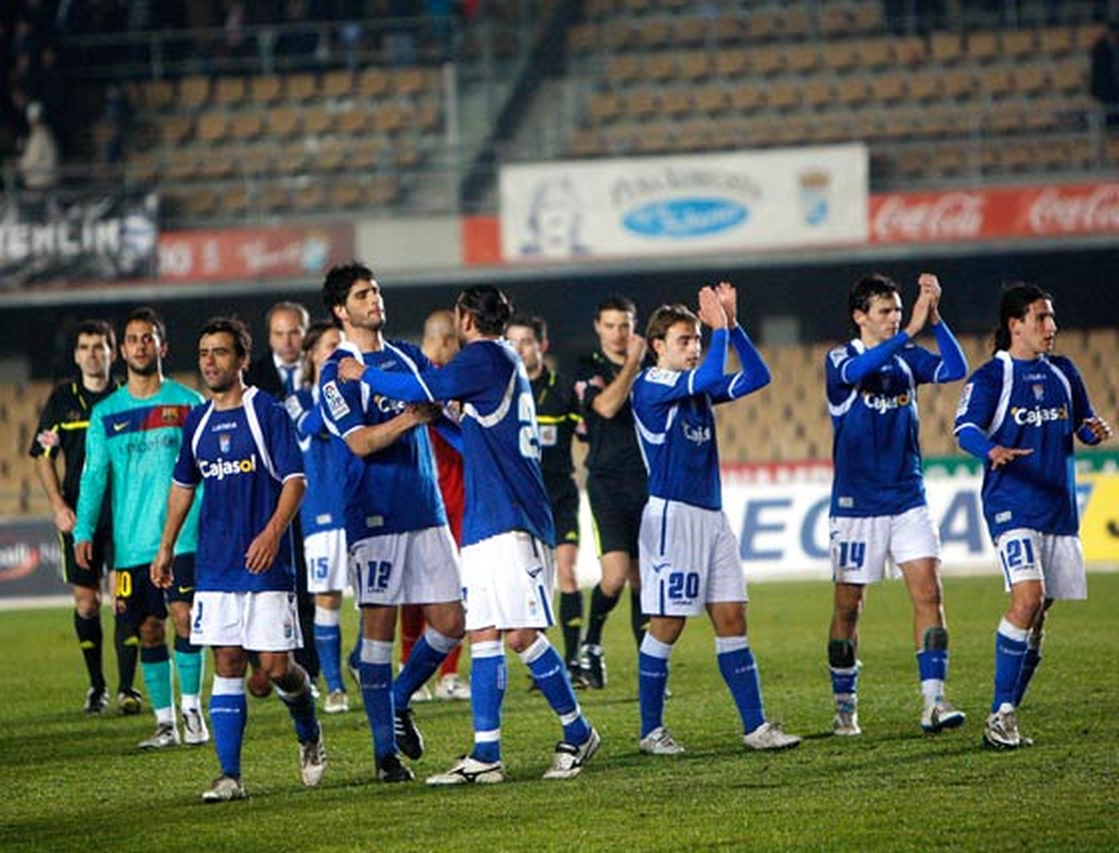 Javi López pidió durante la semana el apoyo de la afición, ésta respondió y los jugadores lo agradecieron al final del encuentro. 

Foto: Juan Carlos Toro