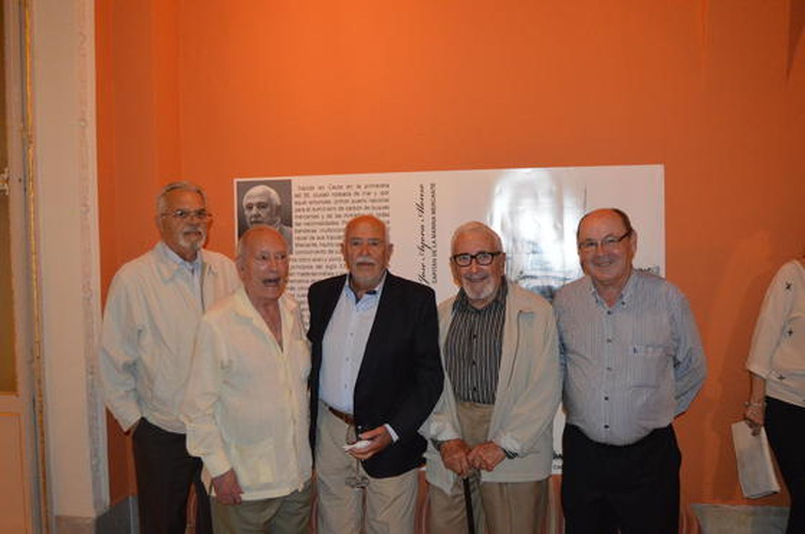 El homenajeado con Joaquín Aldeguer, Paco Gómez, Marco Ballester y José María Mancera.

Foto: Ignacio Casas de Ciria