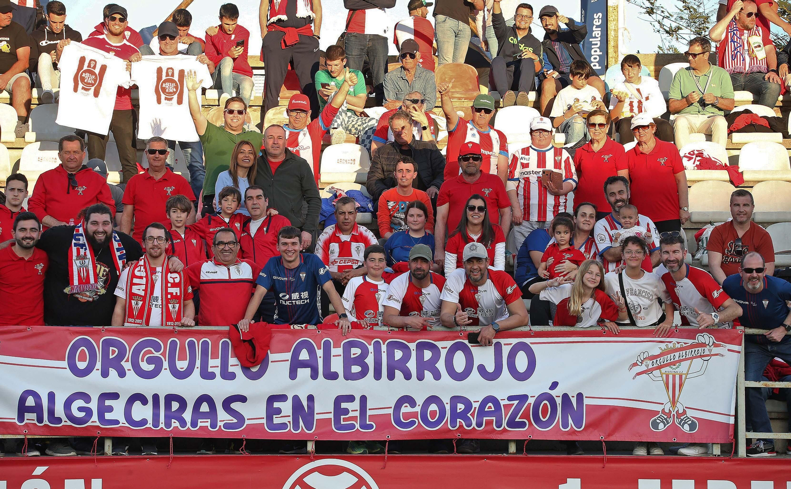 Fotos de la afición durante el Algeciras - Córdoba en el Nuevo Mirador