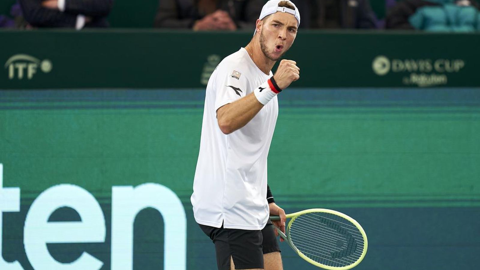 Struff celebra un punto.