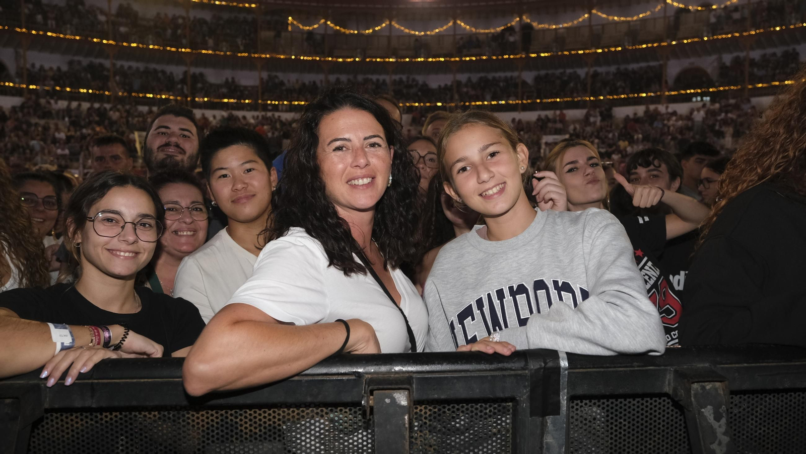 El concierto de Melendi llena de fans la Plaza de Toros de Almería, en imágenes